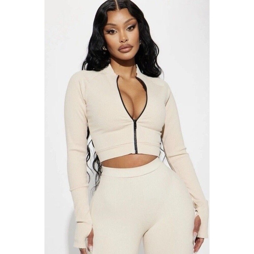 Fashion Nova Women’s Cream Cropped Kendall Snatched Top Size M